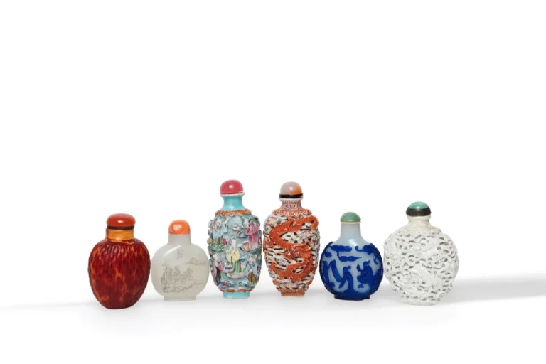 Group of Chinese snuff bottles