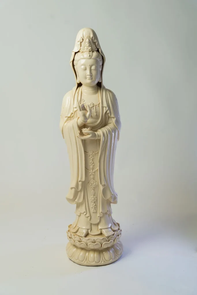 Blanc de Chine Standing Guanyin